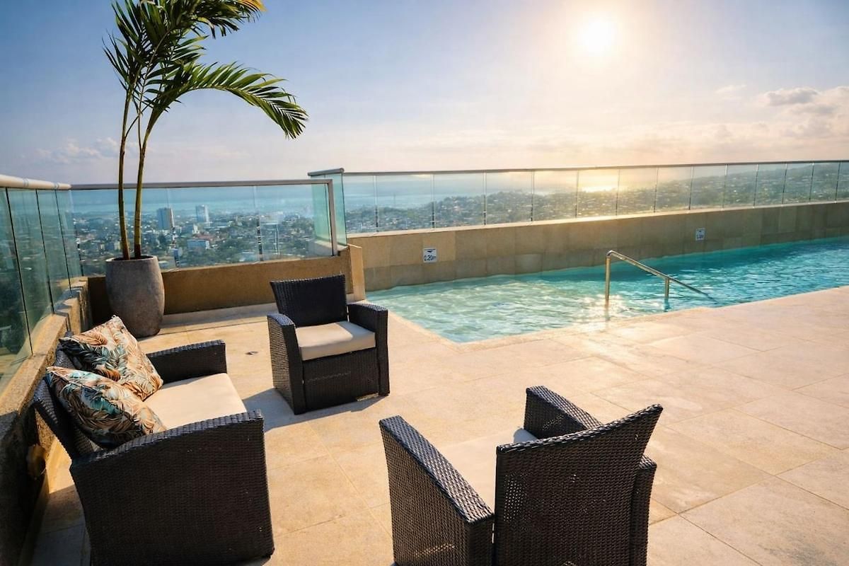 Golden Breeze, Seaview, Old Town & Pool Cartagena