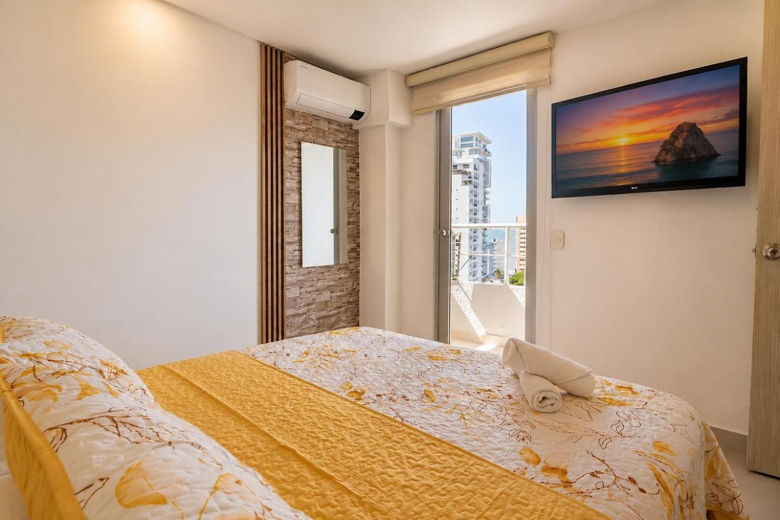Golden Breeze, Seaview, Old Town & Pool Apartamento *